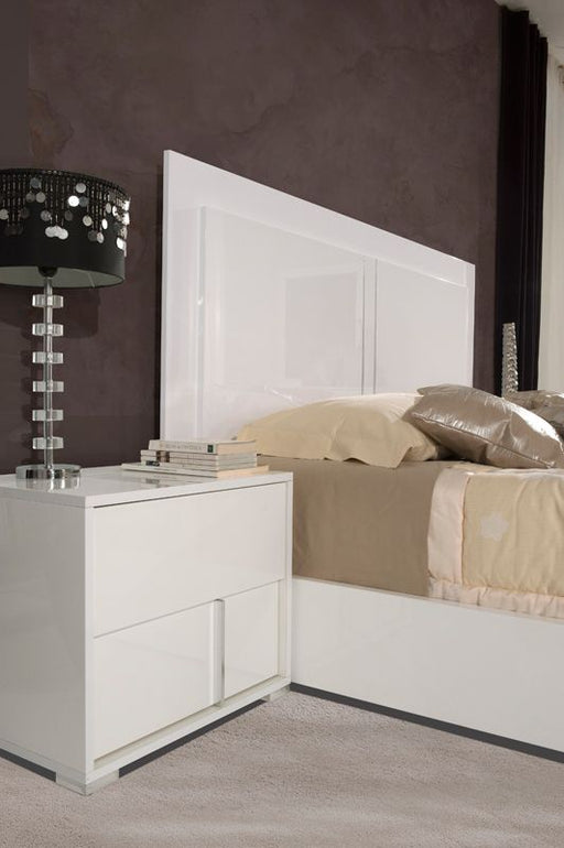 VIG Furniture - Modrest Nicla Italian Modern White Eastern King Bed - VGACNICLA-BED-EK - GreatFurnitureDeal