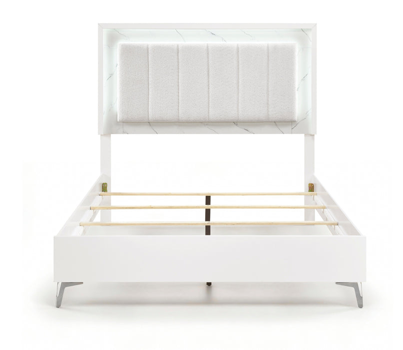 Homelegance - Ripple 3 Piece California King Bedroom Set in High Gloss White - 2457K-1CK*3
