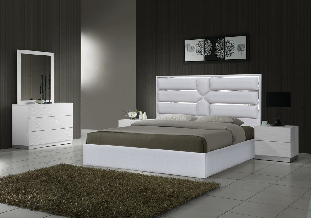 J&M Furniture - Da Vinci Queen Platform Bed in Silver Grey - 18731-Q - GreatFurnitureDeal