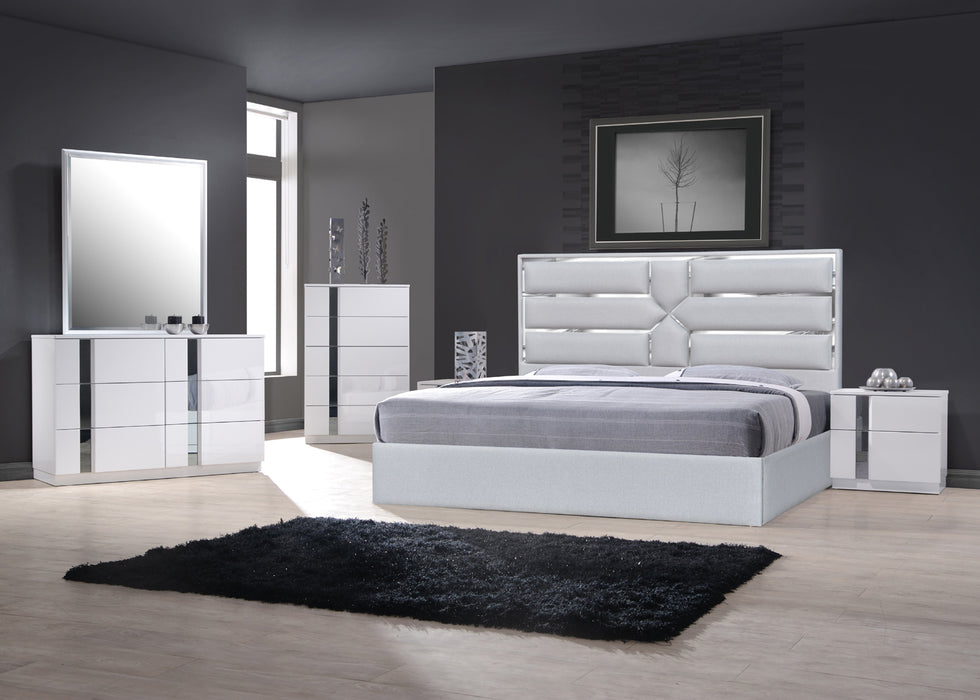 J&M Furniture - Da Vinci Silver Grey Eastern King Premium Platform Bed - 18730-EK-SILVER GREY - GreatFurnitureDeal
