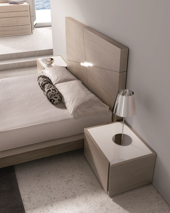 J&M Furniture - Evora Natural Oak & White Gloss Eastern King Premium Bed - 18145-EK-OAK-WHITE