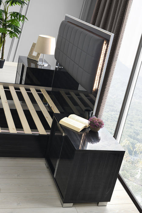 J&M Furniture - Giulia 3 Piece Gloss Grey Eastern King Bedroom Set - 103-EK-3SET-GLOSS GREY - GreatFurnitureDeal