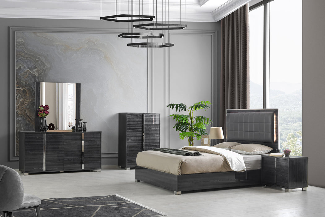 J&M Furniture - Giulia Gloss Grey Eastern King Bed - 103-EK-GLOSS GREY