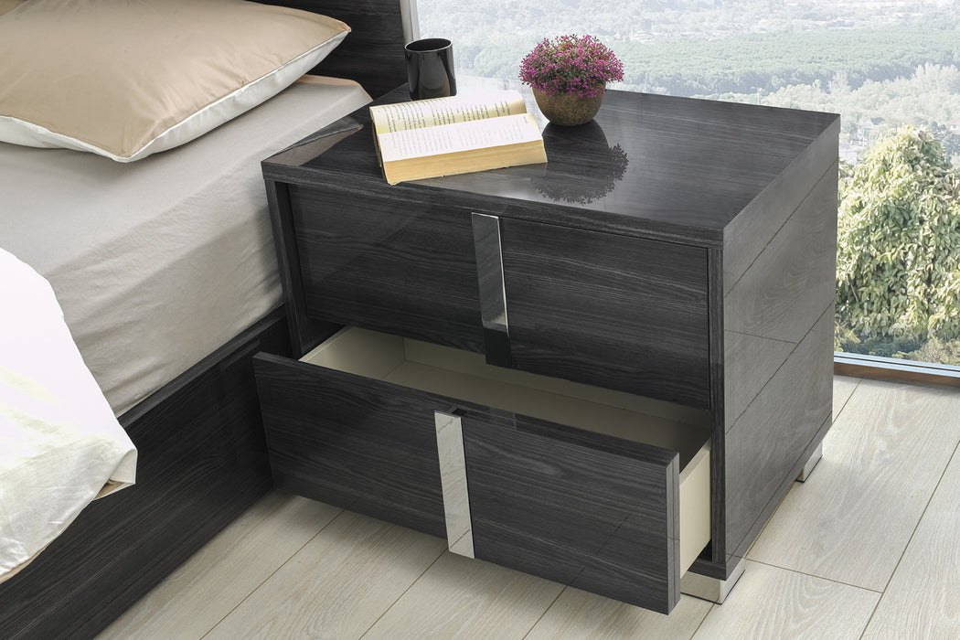 J&M Furniture - Giulia 5 Piece Gloss Grey Eastern King Bedroom Set - 103-EK-5SET-GLOSS GREY - GreatFurnitureDeal