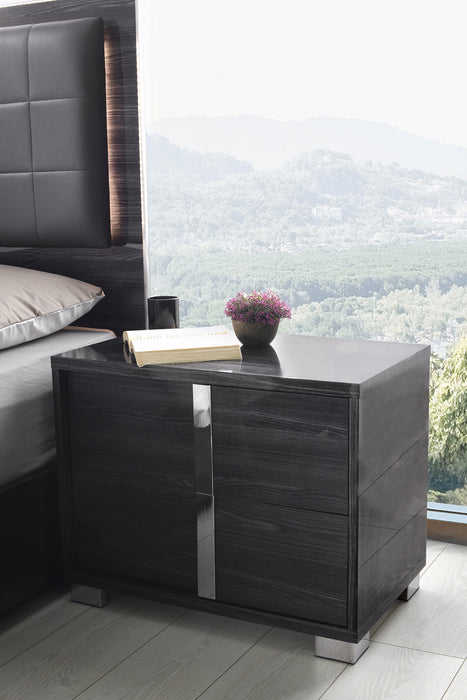 J&M Furniture - Giulia 5 Piece Gloss Grey Queen Bedroom Set - 103-Q-5SET-GLOSS GREY - GreatFurnitureDeal