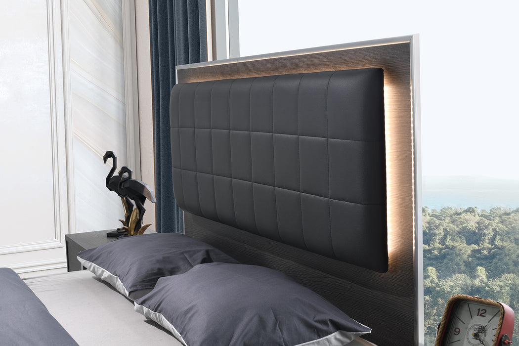 J&M Furniture - Giulia Matte Grey Oak Queen Bed - 203-Q-MATTE GREY OAK - GreatFurnitureDeal