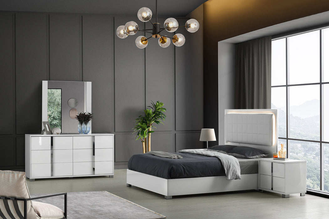 J&M Furniture - Giulia Gloss White Eastern King Bed - 101-EK-WHITE GLOSS - GreatFurnitureDeal