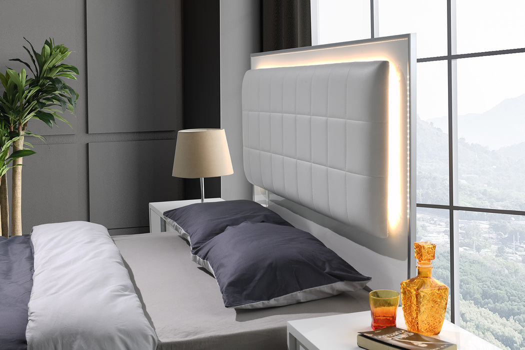 J&M Furniture - Giulia Gloss White Eastern King Bed - 101-EK-WHITE GLOSS - GreatFurnitureDeal