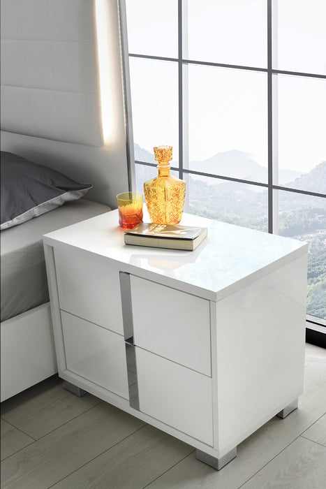 J&M Furniture - Giulia 6 Piece Gloss White Eastern King Bedroom Set - 101-EK-6SET-WHITE GLOSS - GreatFurnitureDeal