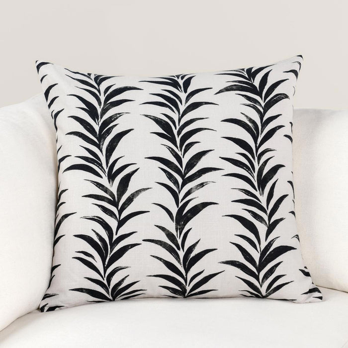 Villa By Classic Home - RO Alula Black/White 22 x 22 Pillows (Set of 2) - V300079 - GreatFurnitureDeal