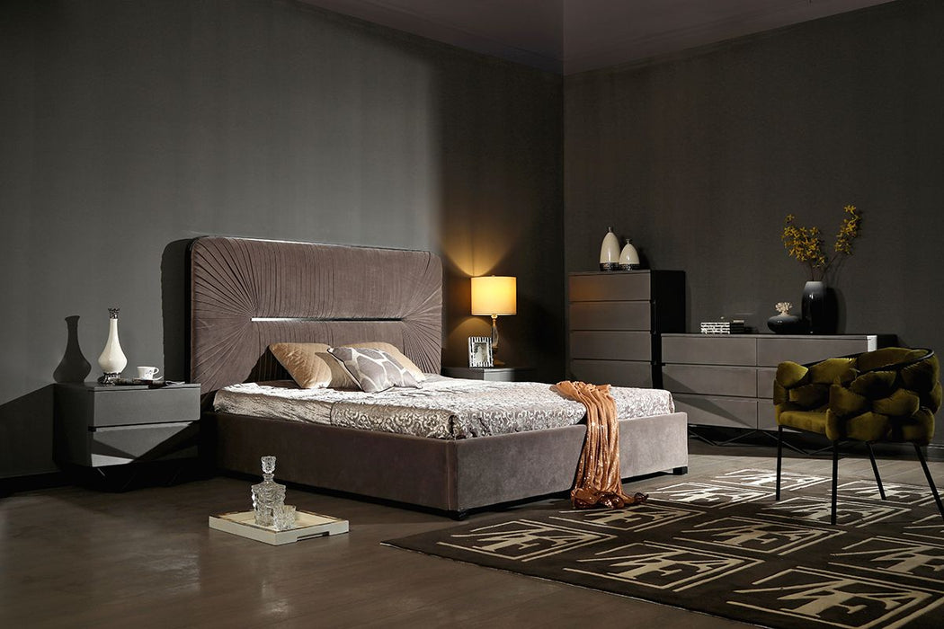 VIG Furniture - Modrest Duke Modern Grey Velvet & Black Gun Chrome Eastern King Bedroom Set - VGVCBD1903-GRY-SET-EK - GreatFurnitureDeal