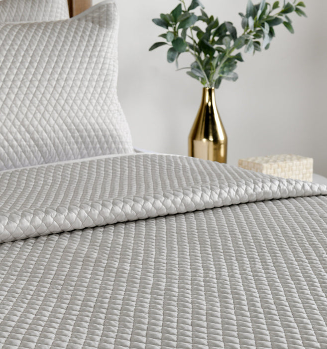 Villa By Classic Home - Diamond Silver 3pc Queen Quilt Set - BEDQ518Q - GreatFurnitureDeal