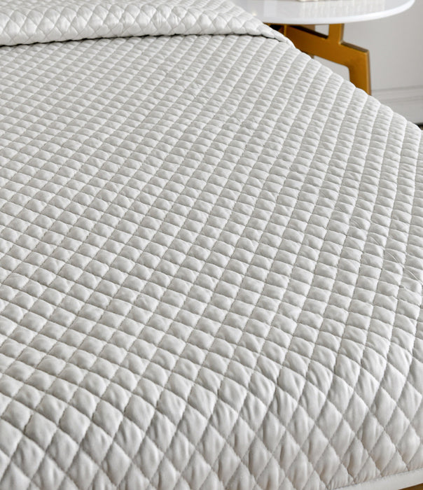 Villa By Classic Home - Diamond Silver 3pc Queen Quilt Set - BEDQ518Q - GreatFurnitureDeal