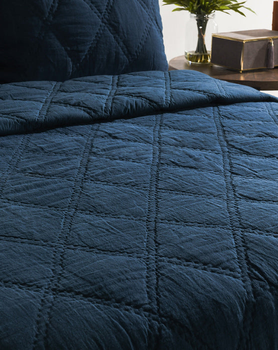 Villa By Classic Home - Caleb Hand Stitched Midnight Blue Queen Quilt - V240104) - GreatFurnitureDeal