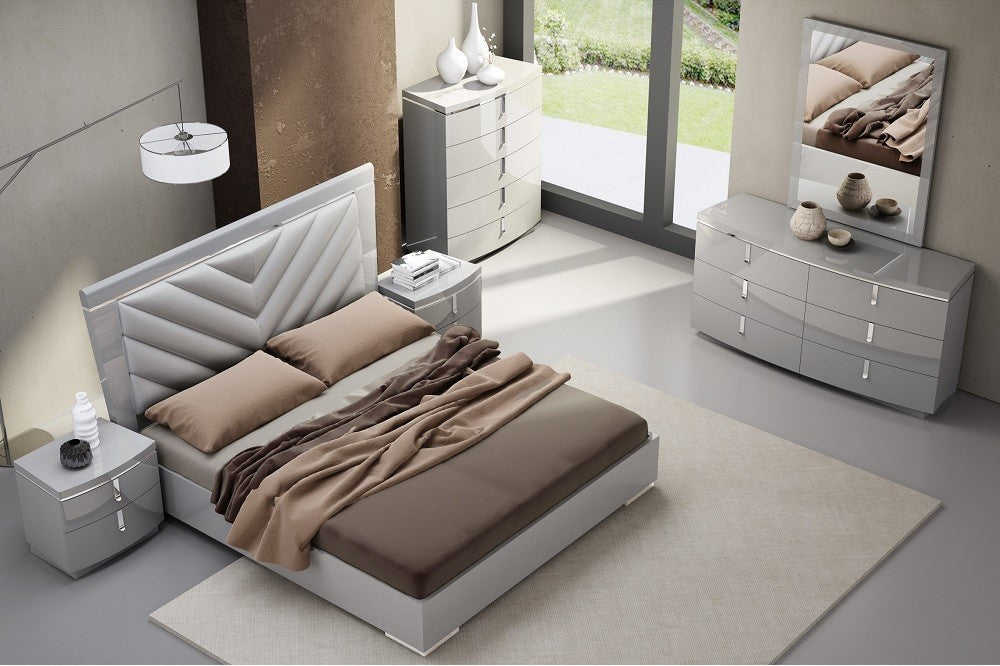 J&M Furniture - The New York Modern Grey High Gloss 3 Piece Queen Bedroom Set - 18215-Q-3SET-GREY HIGH GLOSS