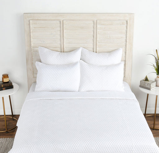 Villa By Classic Home - Diamond White King Quilt - V021547 - GreatFurnitureDeal