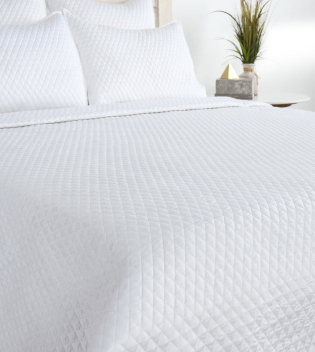 Villa By Classic Home - Diamond White King Quilt - V021547 - GreatFurnitureDeal