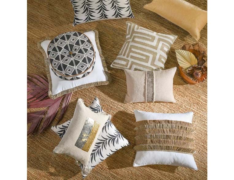 Villa By Classic Home -  VC Mateo Metallic Gold/Ivory 22X22 Pillows (Set of 2) - V300038 - GreatFurnitureDeal