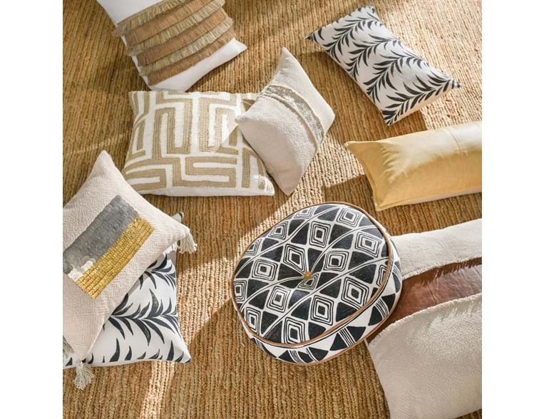 Villa By Classic Home -  VC Mateo Metallic Gold/Ivory 22X22 Pillows (Set of 2) - V300038 - GreatFurnitureDeal