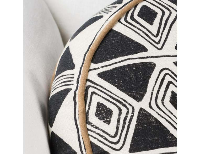 Classic Home Furniture - RO Nubia Black/White Multiple Sizes Pillows (Set of 2) - V300075 - GreatFurnitureDeal