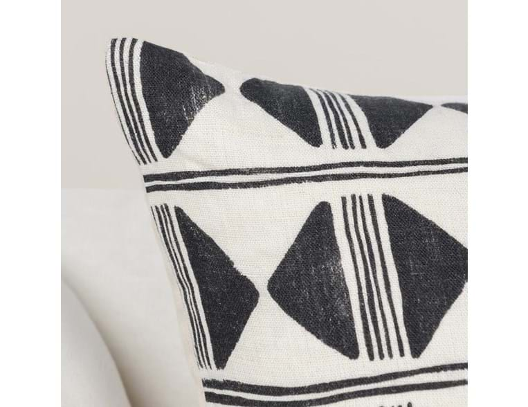 Classic Home Furniture - RO Nubia Black/White Multiple Sizes Pillows (Set of 2) - V300076 - GreatFurnitureDeal