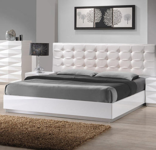 J&M Furniture - Verona White Lacquer Eastern King Platform Bed - 17688-K - GreatFurnitureDeal