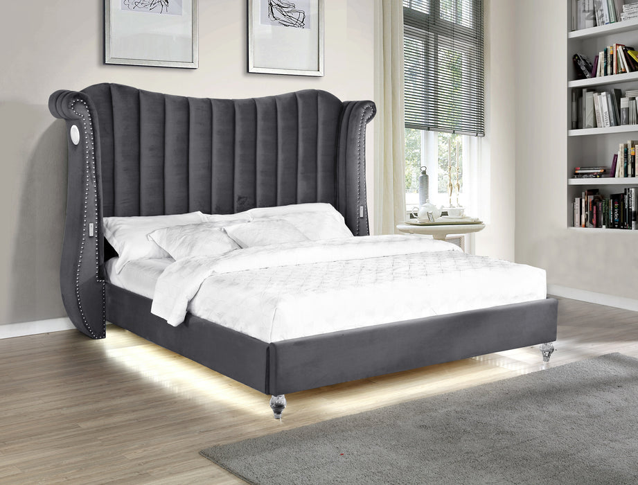 GFD Home - Tulip Queen Bed in Gray - GreatFurnitureDeal