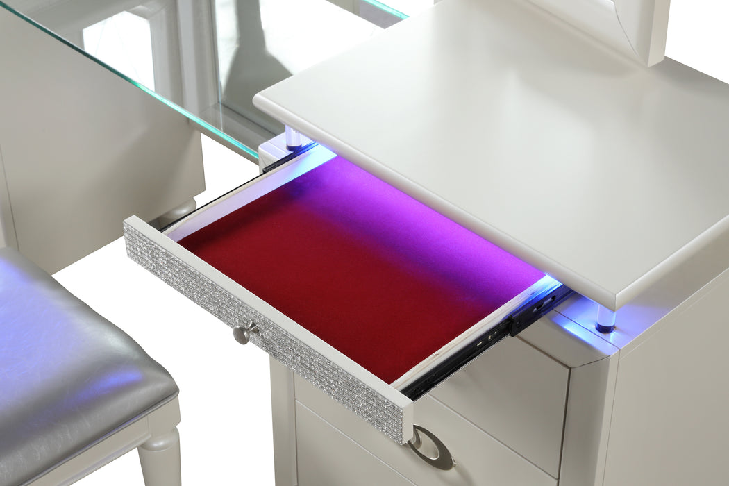 GFD Home - Perla King 5-N PC With Vanity Bed Room Set - GreatFurnitureDeal