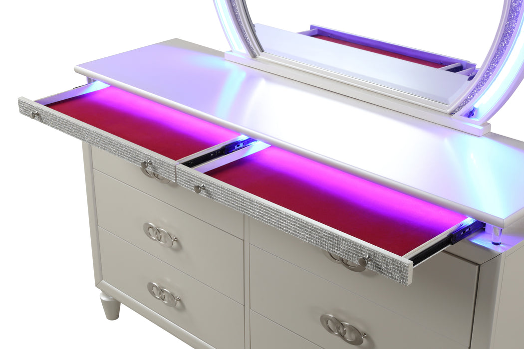 GFD Home - Perla Queen 6 Pc LED Bedroom Set Made with Wood in Milky White - GreatFurnitureDeal