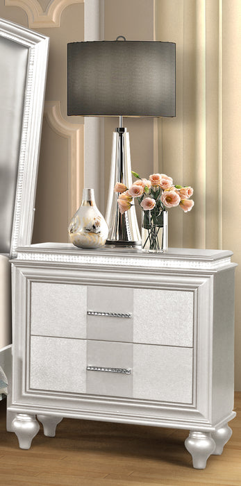 GFD Home - Ginger King 5-N LED Bedroom set made with Wood in White - GreatFurnitureDeal