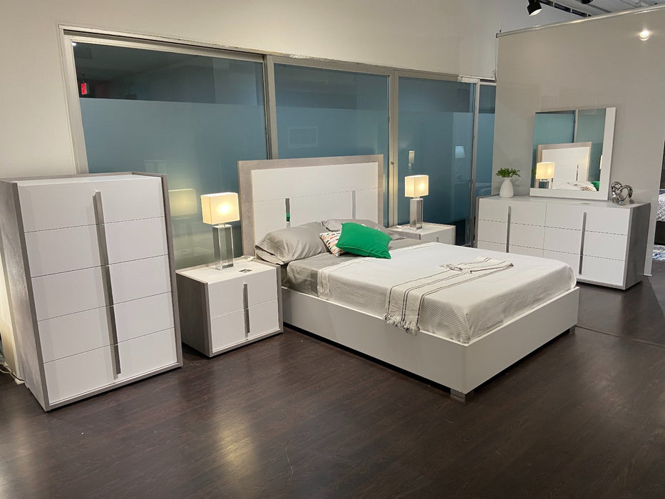 J&M Furniture - Ada 5 Piece Eastern King Bedroom Set in White Matt - 17448EK-5SET - GreatFurnitureDeal