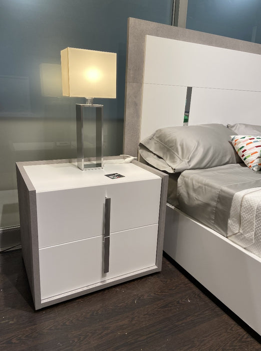 J&M Furniture - Ada 6 Piece Eastern King Bedroom Set in White Matt - 17448EK-6SET - GreatFurnitureDeal