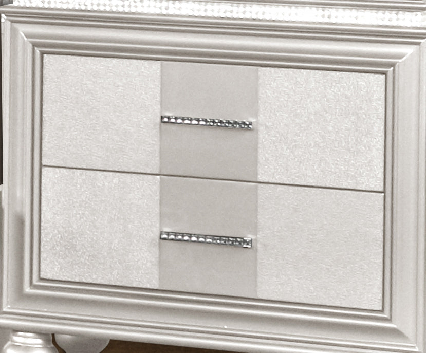 GFD Home - Ginger King 5-N LED Bedroom set made with Wood in White - GreatFurnitureDeal