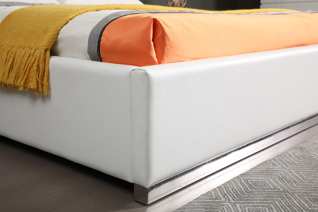 VIG Furniture - Modrest Chrysler Modern White Bonded Leather Bed - VGVCBD8978-WHT