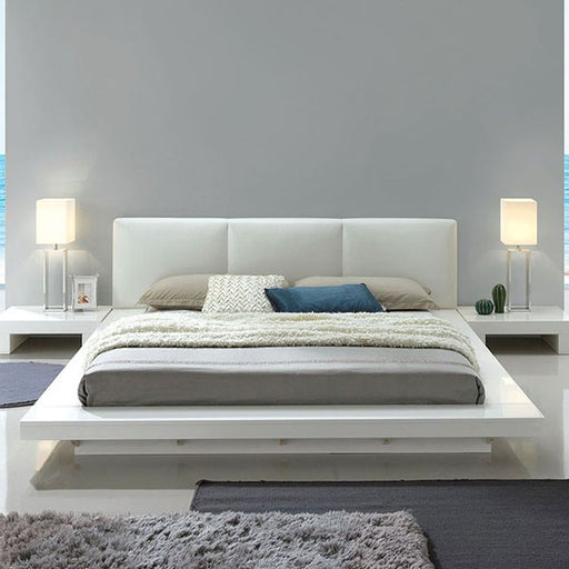 Furniture of America - Christie 5 Piece Eastern King Bedroom Set in Glossy White - CM7550-EK-5SET - GreatFurnitureDeal
