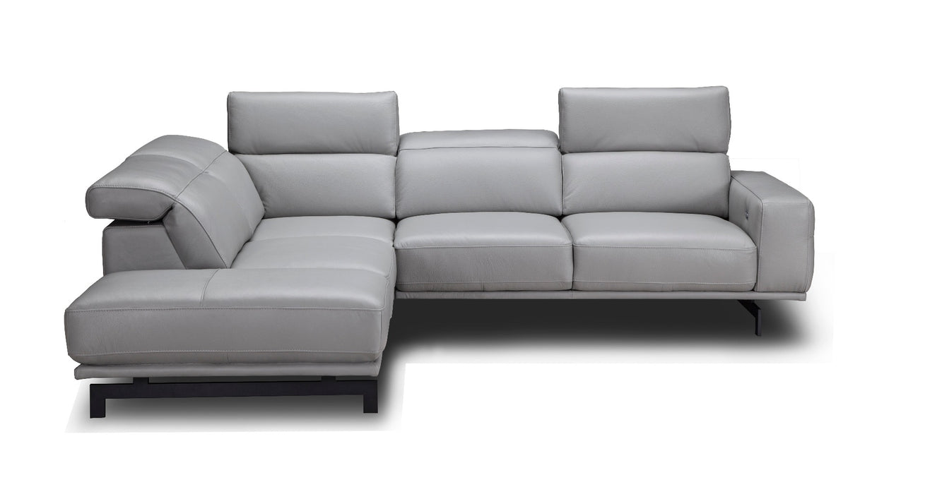 J&M Furniture - Davenport Light Grey Sectional in Left Facing - 17981-LHFC