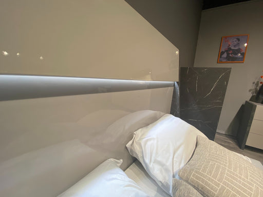 J&M Furniture - Stoneage 5 Piece King Bedroom Set in Light Grey Lacquer - 17455K-5SET - GreatFurnitureDeal