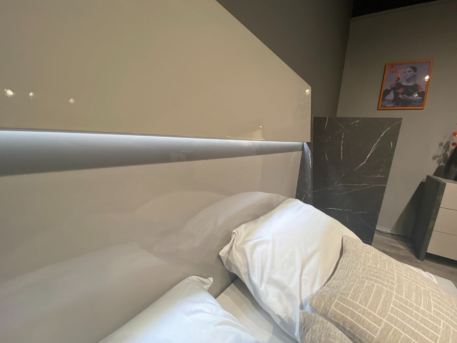 J&M Furniture - Stoneage 3 Piece King Bedroom Set in Light Grey Lacquer - 17455K-3SET - GreatFurnitureDeal