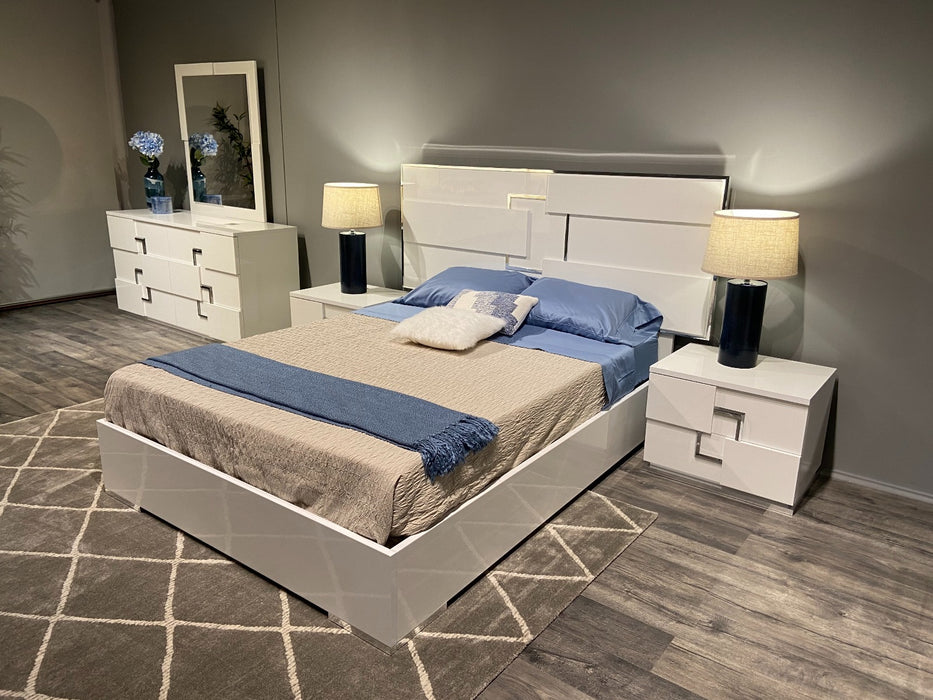 J&M Furniture - Infinity 6 Piece Eastern King Bedroom Set in White Glossy - 17441EK-6SET - GreatFurnitureDeal