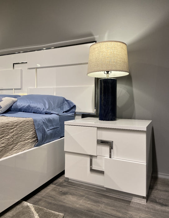 J&M Furniture - Infinity 5 Piece Eastern King Bedroom Set in White Glossy - 17441EK-5SET