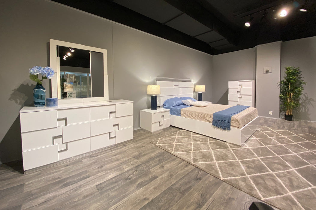 J&M Furniture - Infinity 5 Piece Eastern King Bedroom Set in White Glossy - 17441EK-5SET
