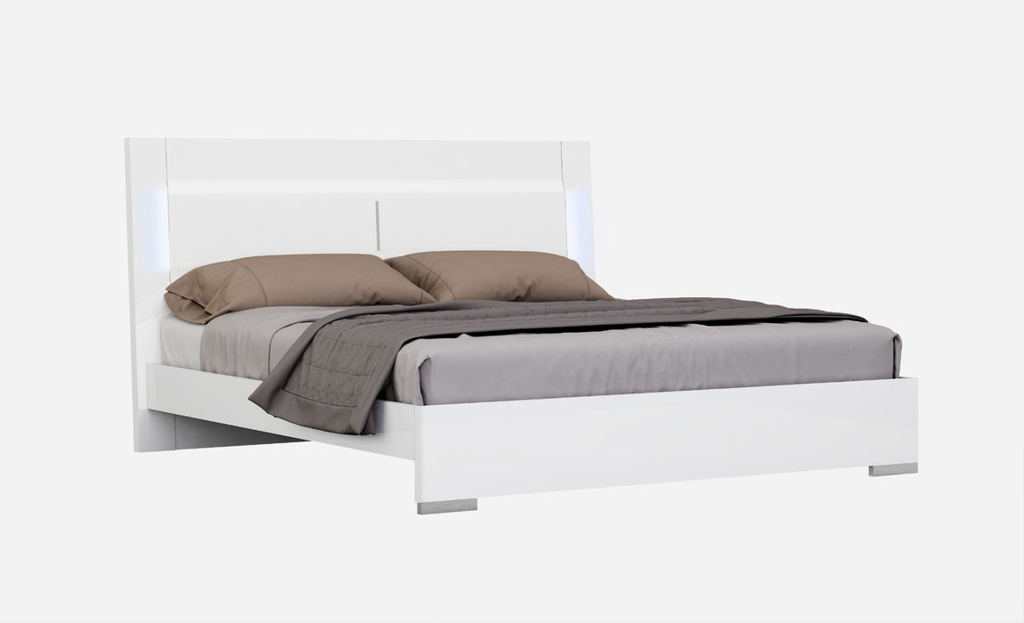 J&M Furniture - Oslo 3 Piece Queen Bedroom Set in White - 17485-Q-3SET - GreatFurnitureDeal